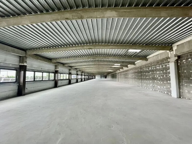 Office in Le Grand-Quevilly for lease - Building Photo - Image 2 of 8