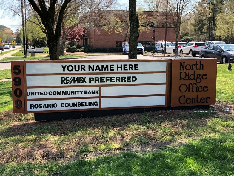 5909 Falls Of Neuse Rd, Raleigh, NC à louer - Photo du bâtiment - Image 3 de 4