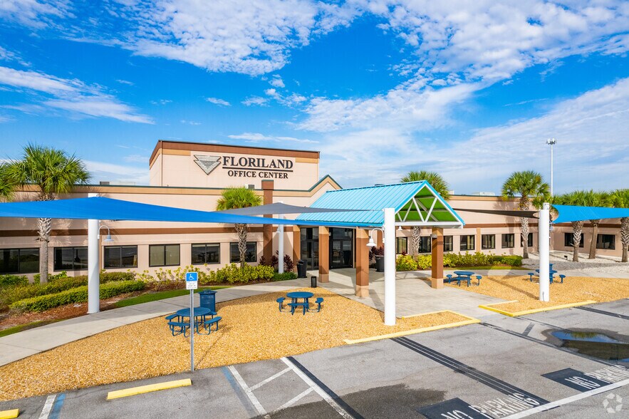 9309 N Florida Ave, Tampa, FL à louer - Photo du bâtiment - Image 1 de 8