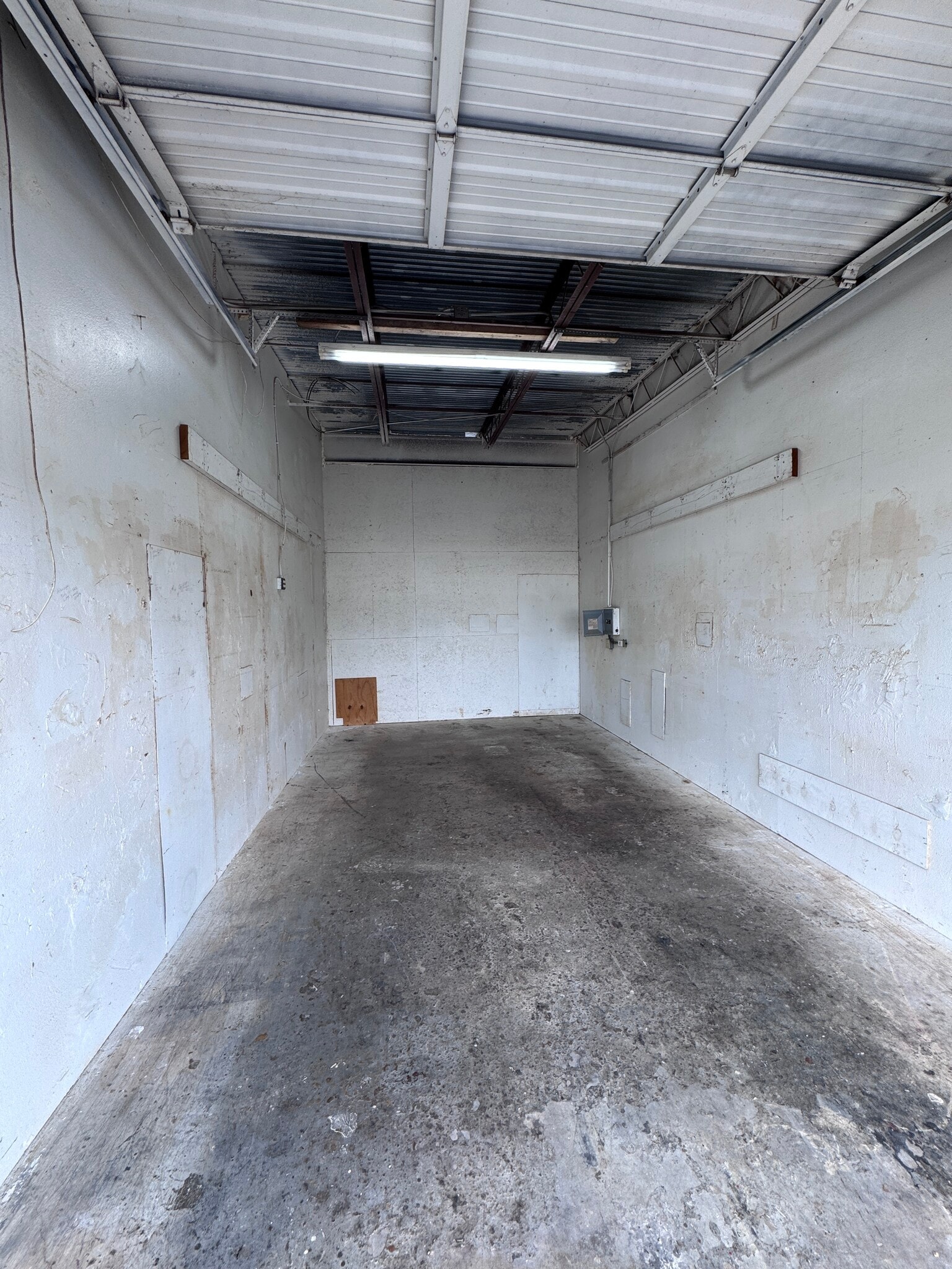 900-920 NE Industrial Blvd, Jensen Beach, FL for lease Interior Photo- Image 1 of 2