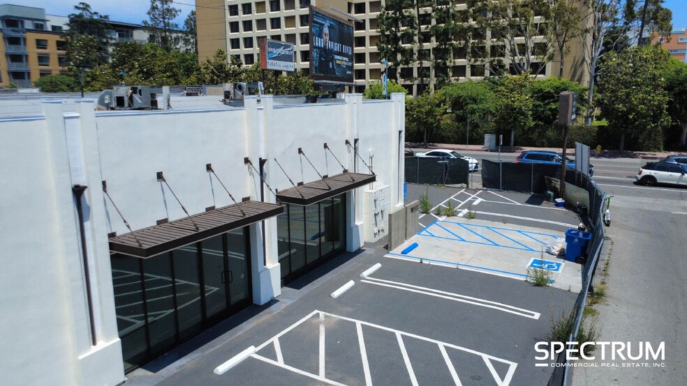 11002 Magnolia Blvd, North Hollywood, CA for lease - Building Photo - Image 3 of 12