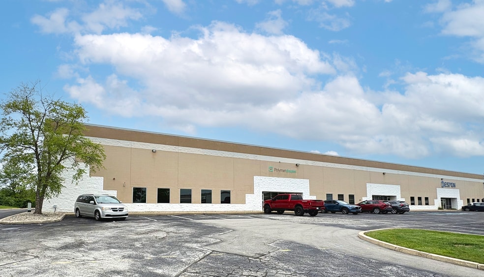 1350 Brookville Way, Indianapolis, IN à louer - Photo du bâtiment - Image 3 de 3