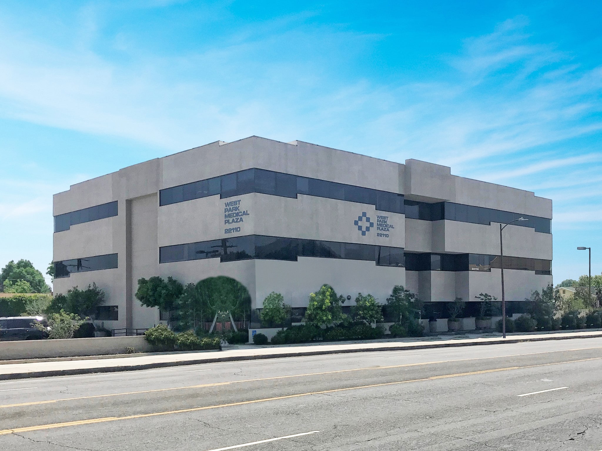 22110 Roscoe Blvd, Canoga Park, CA à louer Photo du bâtiment- Image 1 de 6