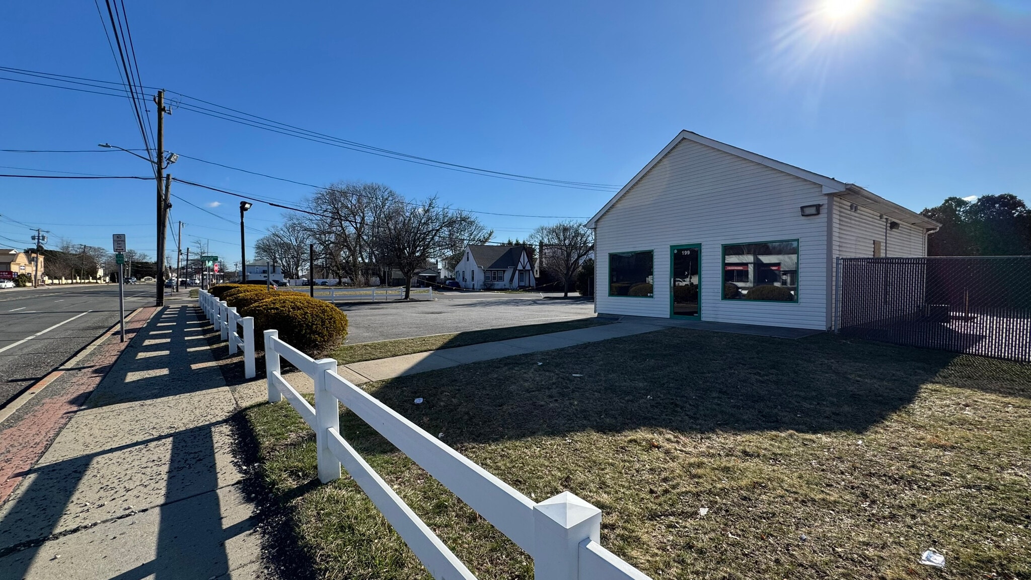 199 E Montauk Hwy, Lindenhurst, NY for sale Primary Photo- Image 1 of 13