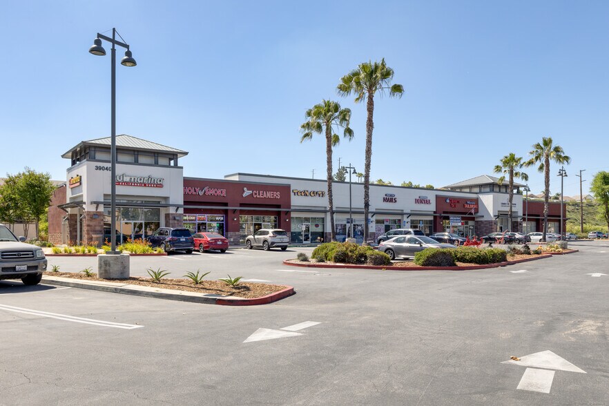39022-39044 Sky Canyon Dr, Murrieta, CA à louer - Photo du bâtiment - Image 3 de 4