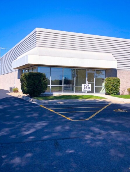 265-285 N Industrial Dr, Bradley, IL à vendre - Photo du bâtiment - Image 1 de 1