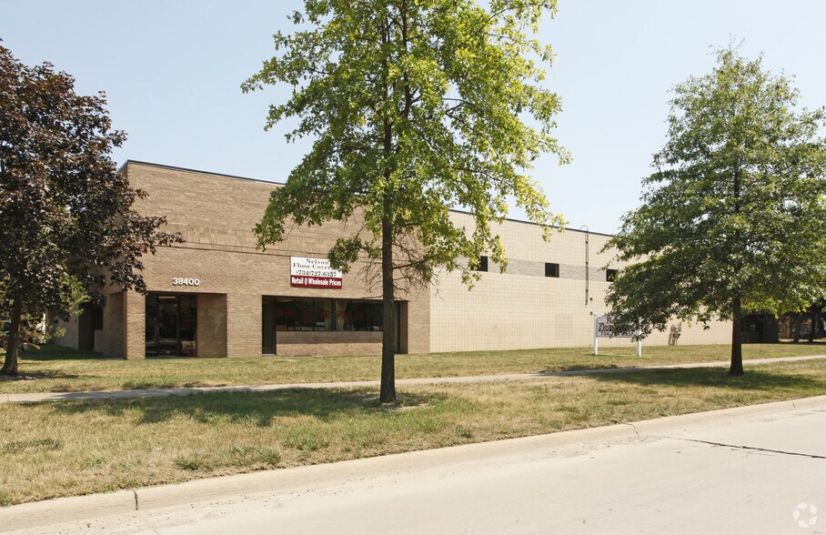 38380-38400 Abruzzi Dr, Westland, MI à louer - Photo du bâtiment - Image 3 de 4