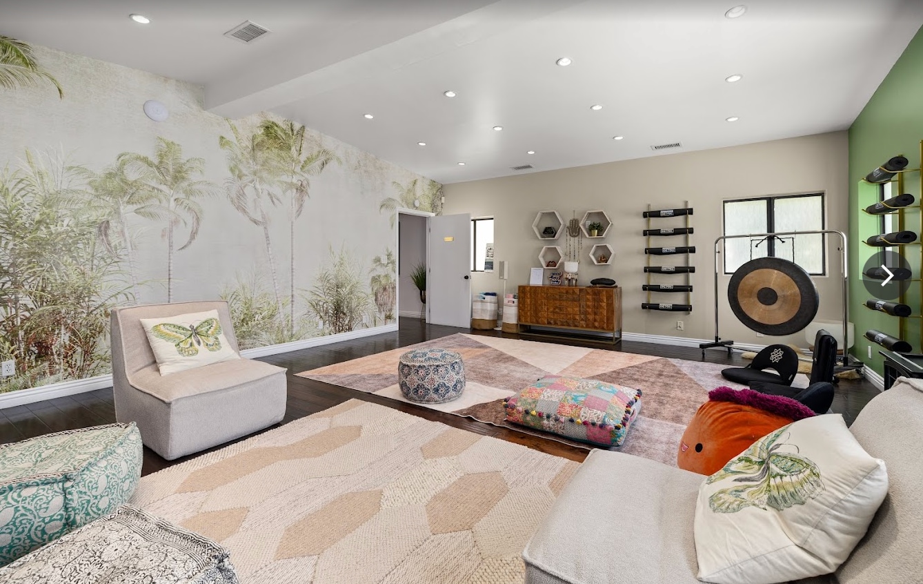 1776 N Highland Ave, Los Angeles, CA for lease Primary Photo- Image 1 of 34