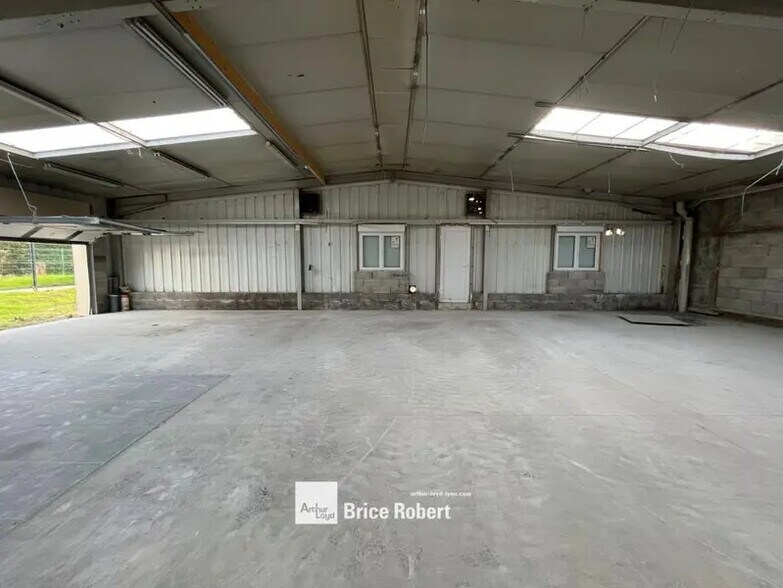 23 Rue Des Freres Lumiere, Genas for lease - Interior Photo - Image 3 of 4