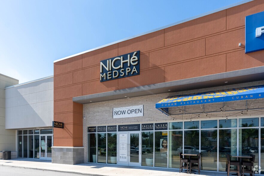 181 S Bryan Rd, Dania Beach, FL à louer - Photo du bâtiment - Image 3 de 4