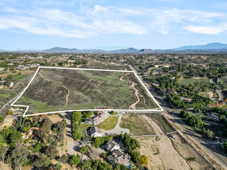 Anza Rd & Linda Rosea, Temecula, CA à vendre - Photo du bâtiment - Image 3 de 18