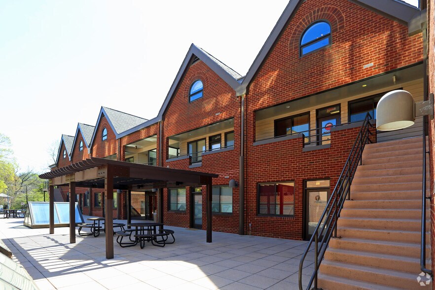 4400 MacArthur Blvd NW, Washington, DC à vendre - Photo du bâtiment - Image 3 de 16