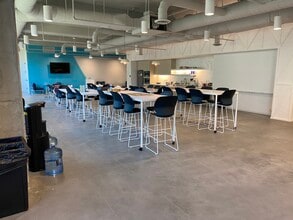 889 Howell Mill Rd, Atlanta, GA à louer Photo intérieure- Image 2 de 4