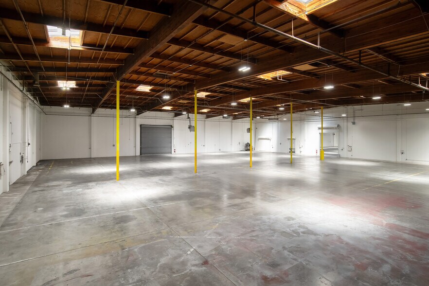 900-940 Aladdin Ave, San Leandro, CA à louer - Photo du bâtiment - Image 2 de 9