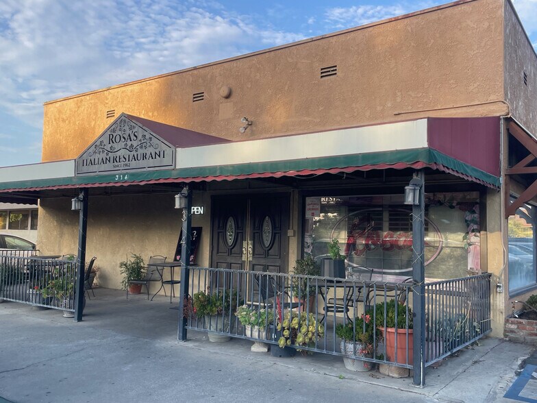 314 S Johnson St, Visalia, CA à vendre - Photo du bâtiment - Image 2 de 4