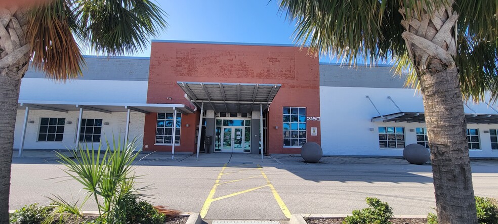 2160 Colonial Blvd, Fort Myers, FL for lease - Building Photo - Image 3 of 15