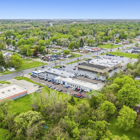 25040 Van Born Rd, Dearborn Heights, MI à vendre - Photo du bâtiment - Image 3 de 16