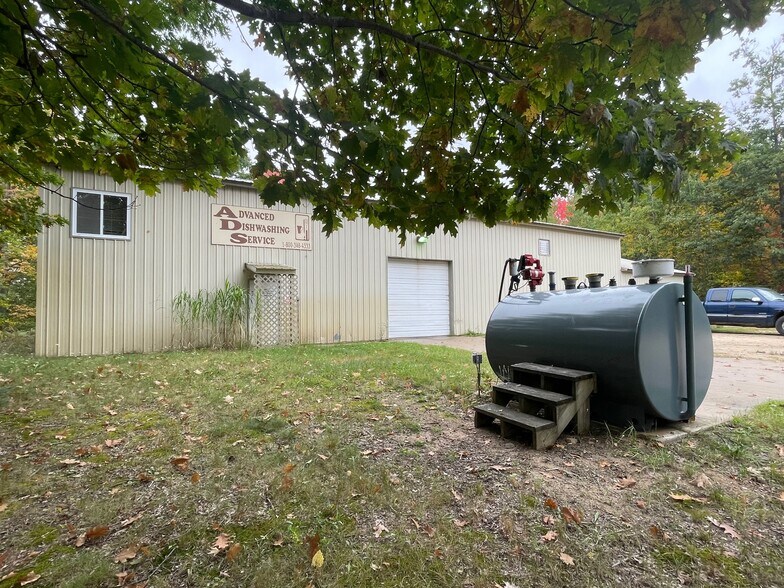 9280 Knapp Rd, Houghton Lake, MI à vendre - Photo du bâtiment - Image 2 de 23