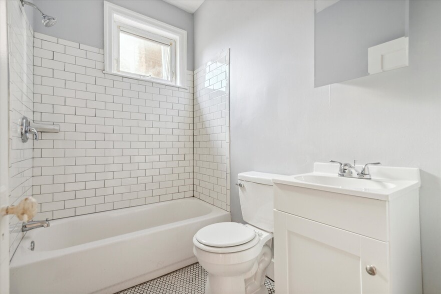 5236 Walnut St, Philadelphia, PA for sale - Interior Photo - Image 2 of 8