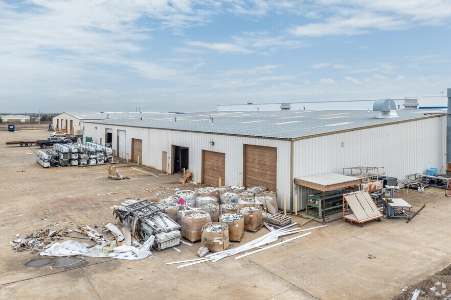 225 Metro Dr, Terrell, TX à vendre - Photo du bâtiment - Image 2 de 5