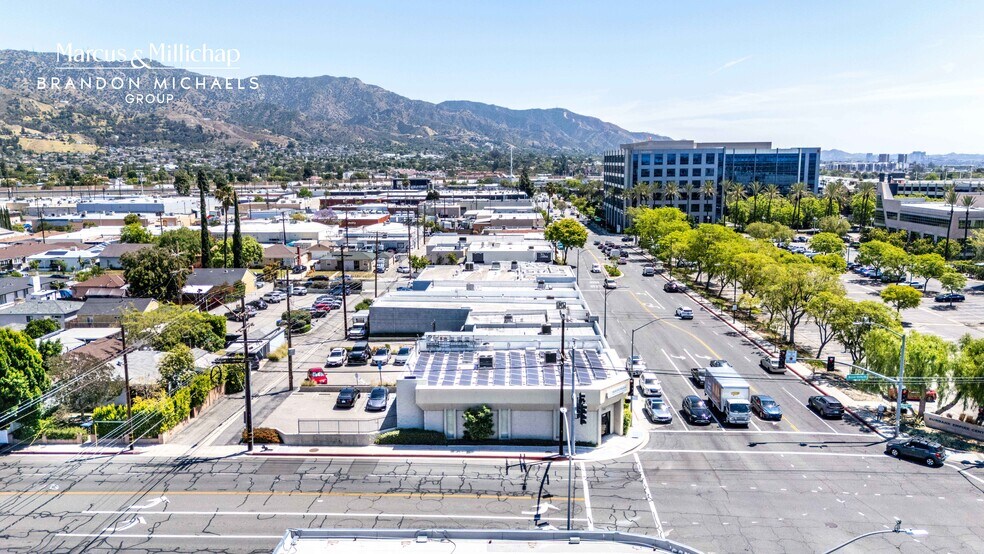 2000 N Buena Vista St, Burbank, CA à vendre - Photo du bâtiment - Image 3 de 11