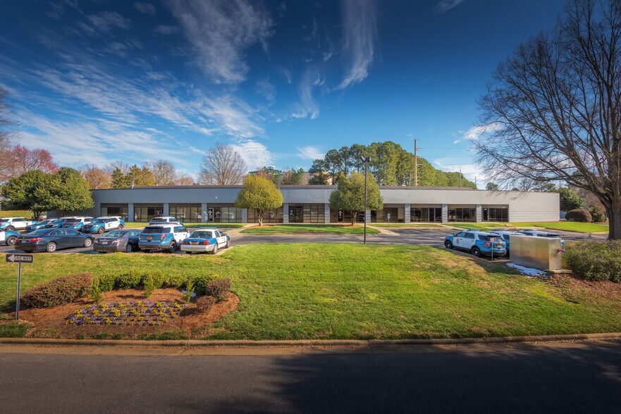 5220-5234 Greens Dairy Rd, Raleigh, NC for lease - Building Photo - Image 1 of 1