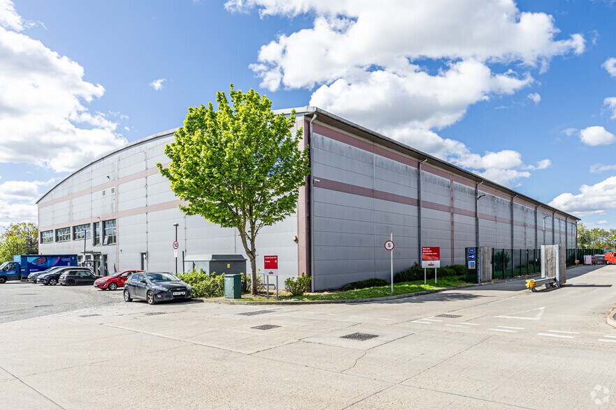 Auriol Dr, Greenford for lease - Primary Photo - Image 2 of 25