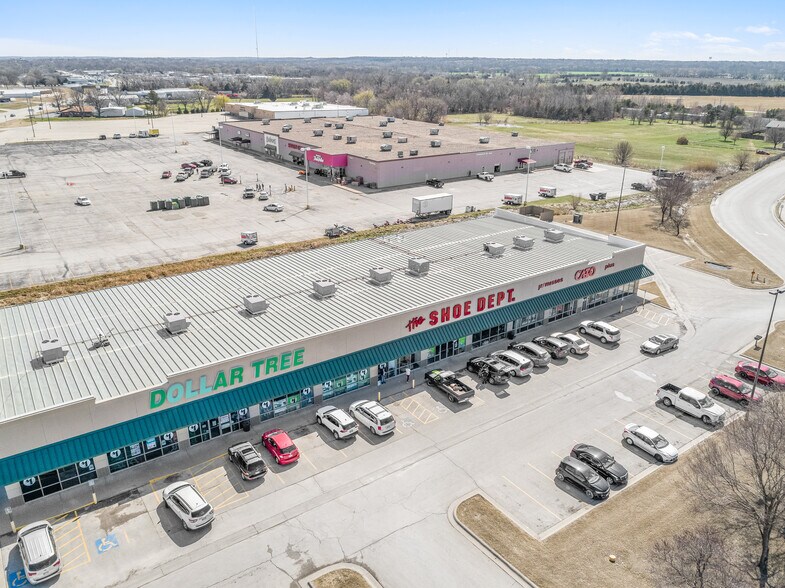 102-106 Peter Pan Rd, Independence, KS for sale - Building Photo - Image 2 of 6
