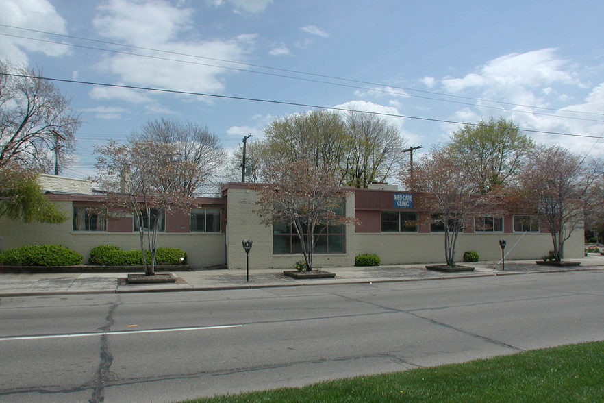 17700-17712 Mack Ave, Grosse Pointe, MI for lease - Building Photo - Image 2 of 10