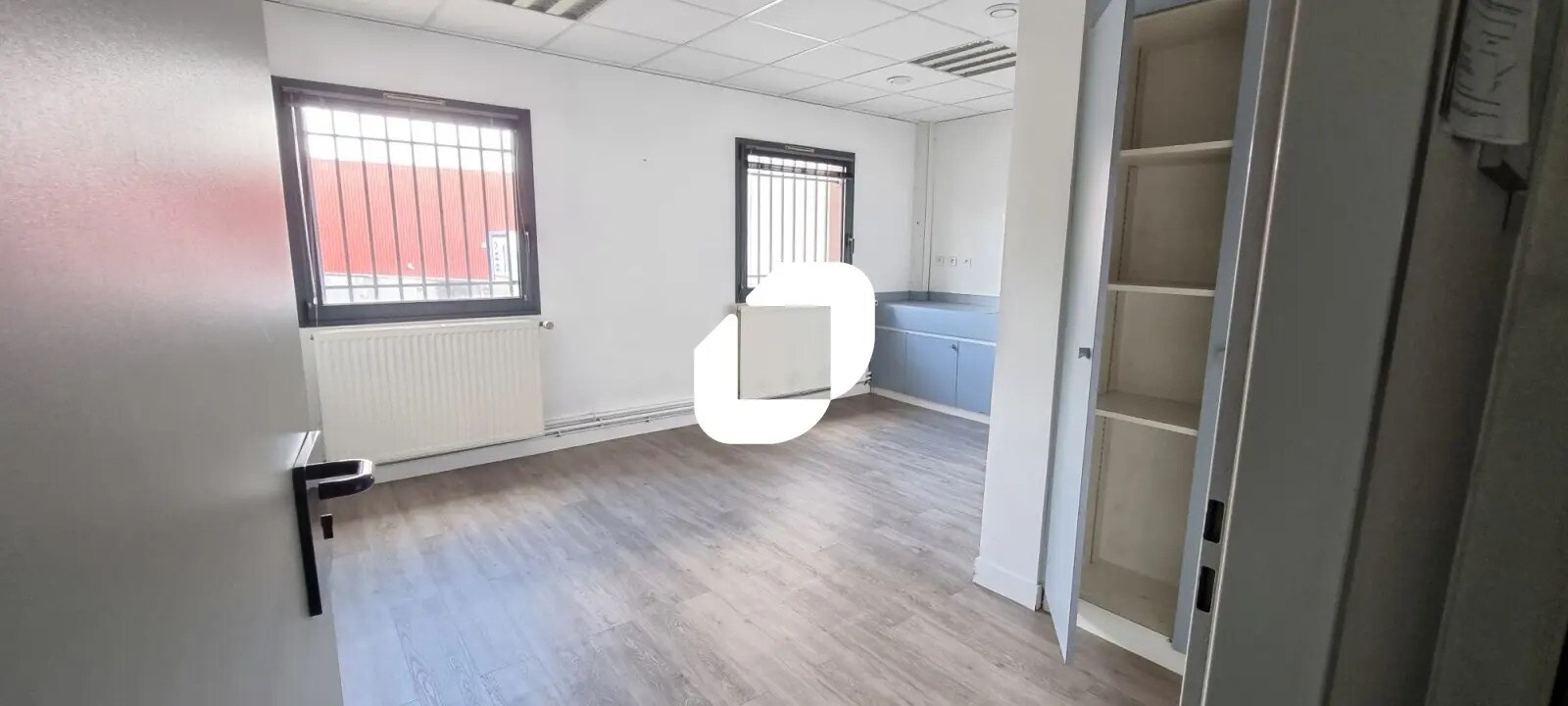 Office in Torcy for lease Interior Photo- Image 1 of 12