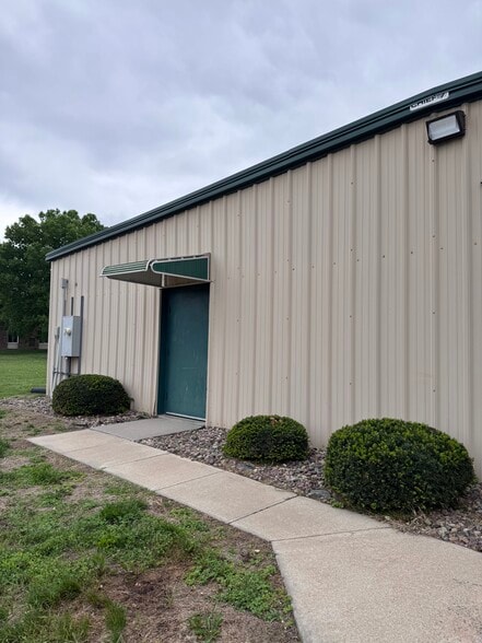 2403 Nash Blvd, Council Bluffs, IA for lease - Building Photo - Image 2 of 13
