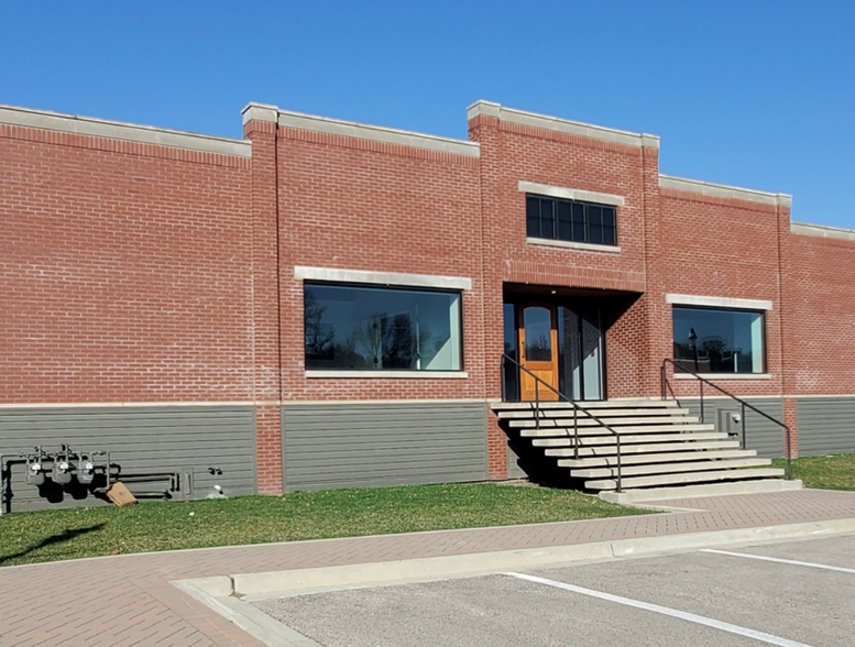 101 S 1st St, West Dundee, IL for lease - Building Photo - Image 3 of 31