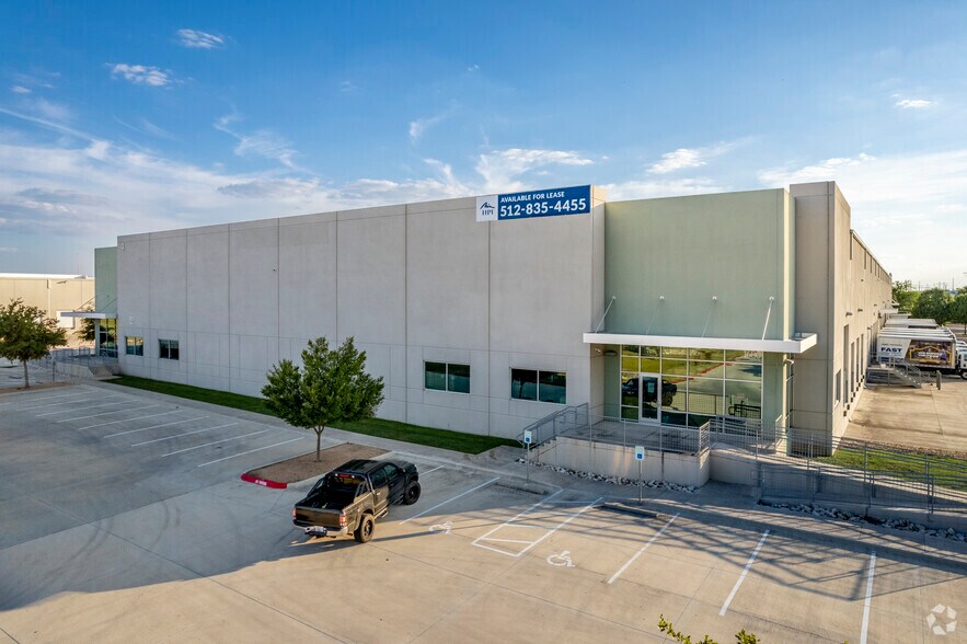 1600 Clovis Barker Rd, San Marcos, TX for lease - Building Photo - Image 1 of 18