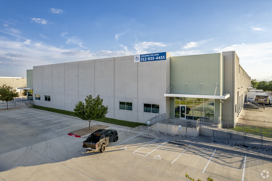 1600 Clovis Barker Rd, San Marcos, TX à louer - Photo du bâtiment - Image 1 de 18