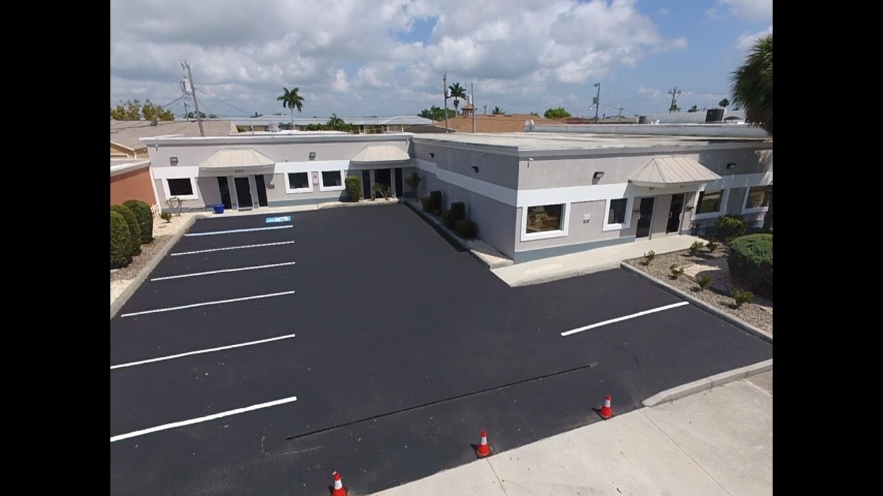 865-871 SE 47th St, Cape Coral, FL à louer Photo du bâtiment- Image 1 de 5