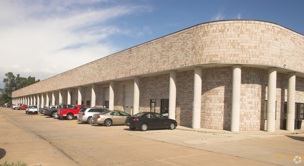 33101-33155 Groesbeck Hwy, Fraser, MI for lease - Building Photo - Image 2 of 3