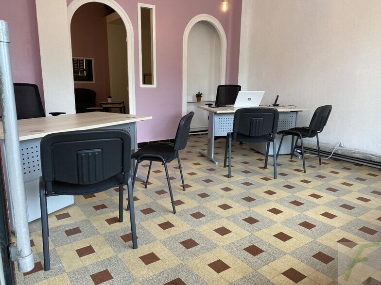Retail in Grenoble for sale - Building Photo - Image 2 of 6
