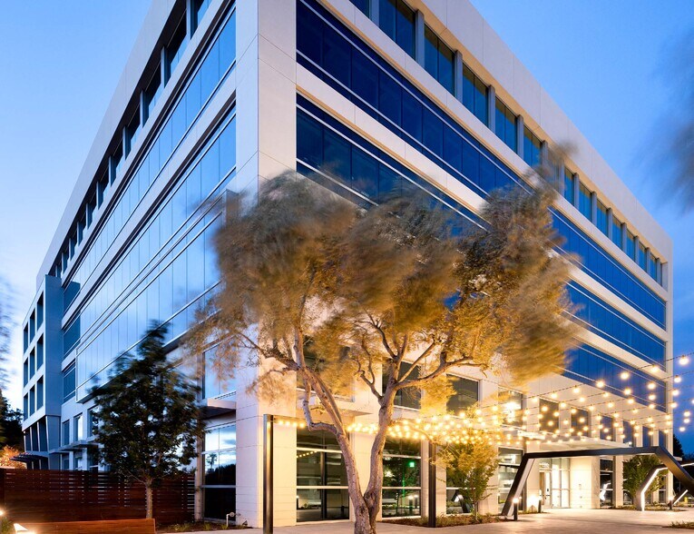 2350 Mission College Blvd, Santa Clara, CA à louer - Photo du bâtiment - Image 2 de 6