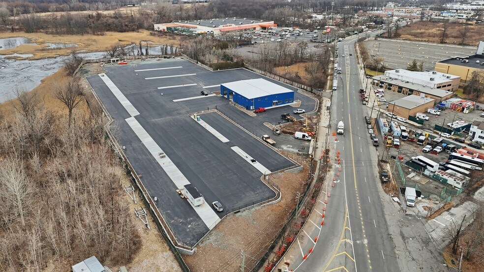 2577 Forest Ave, Staten Island, NY à louer - Photo du bâtiment - Image 2 de 10