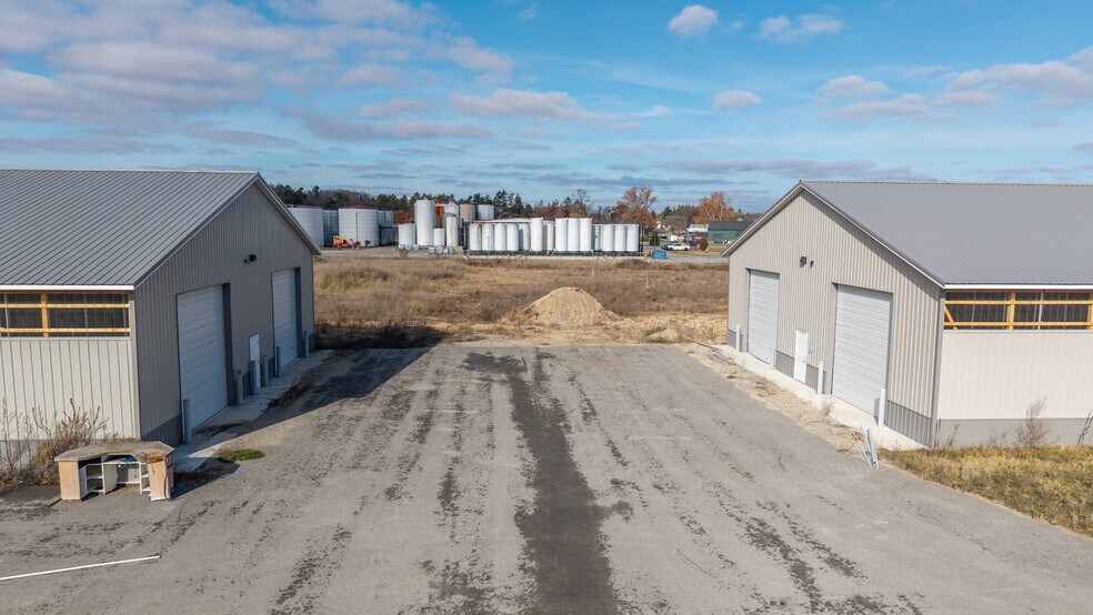 5685 Comstock Park NW dr, Comstock Park, MI à vendre - Photo du bâtiment - Image 3 de 5