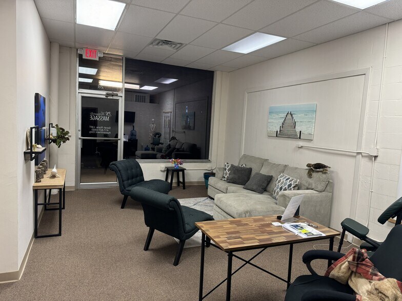 304 E Jackson St, Willard, MO à louer - Photo du bâtiment - Image 2 de 15