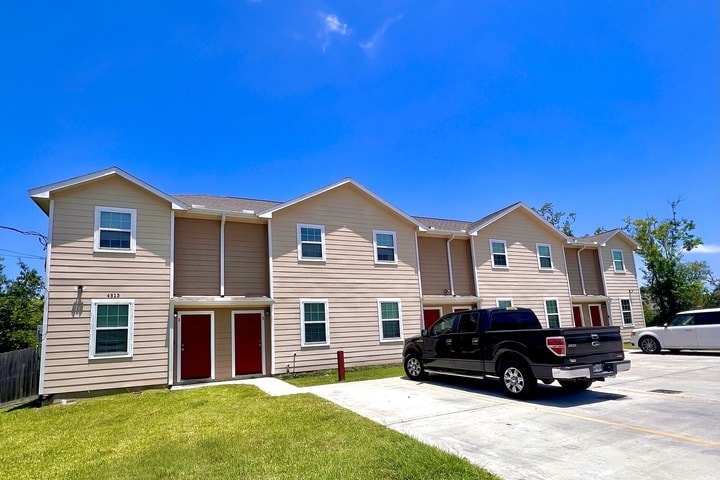 Bacliff Multifamily Portfolio portfolio of 6 properties for sale on LoopNet.ca Primary Photo- Image 1 of 15