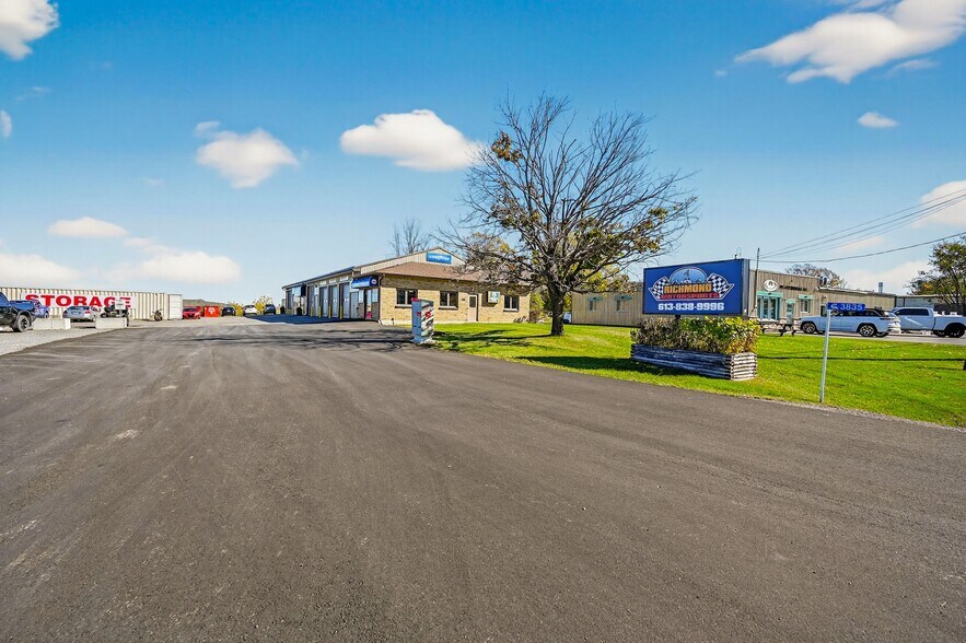 3835 Mcbean St, Richmond, ON à vendre - Photo du bâtiment - Image 1 de 26