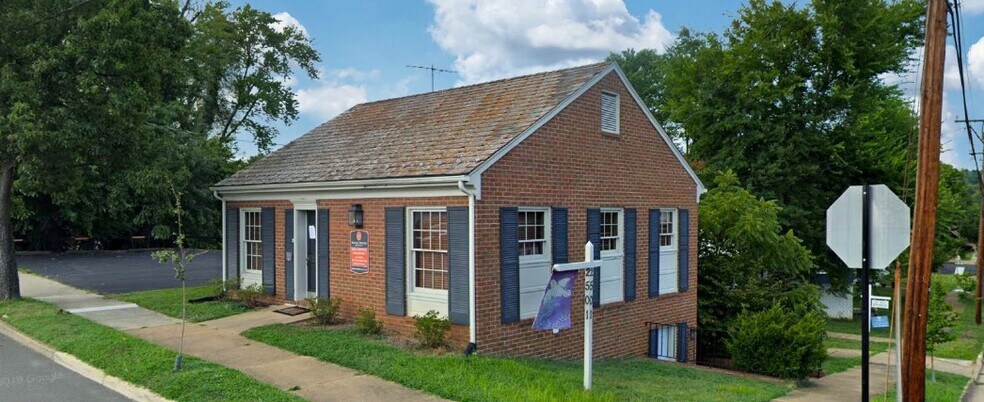 2501 Princess Anne St, Fredericksburg, VA à louer - Photo du bâtiment - Image 2 de 2