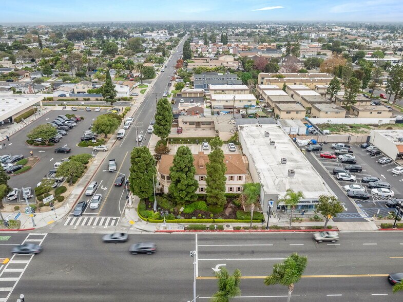 628 W 19th St, Costa Mesa, CA à vendre - Photo du bâtiment - Image 2 de 4