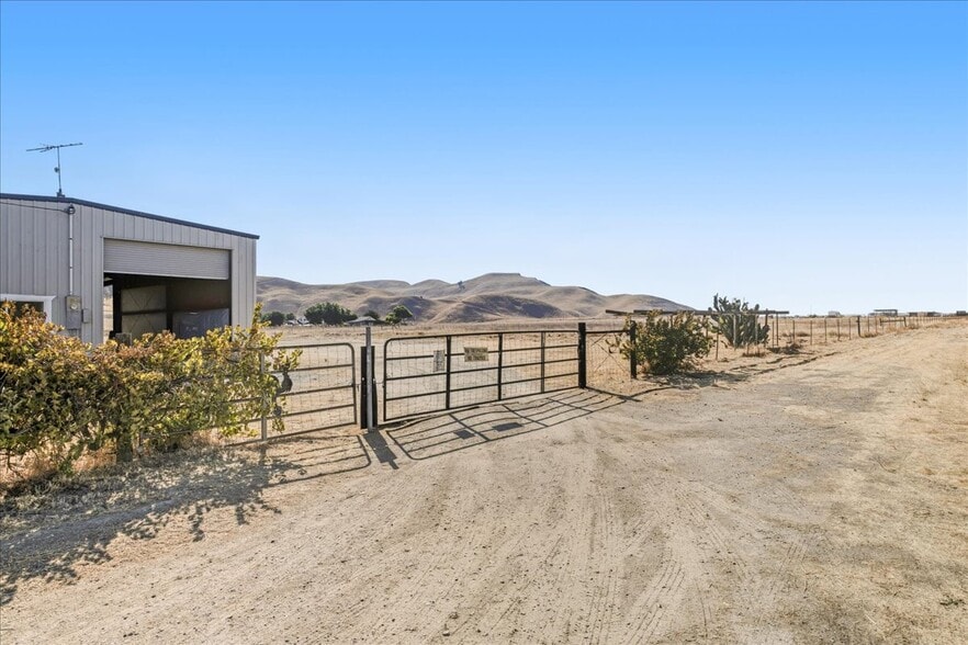 485 S 8th St, Shandon, CA for sale - Building Photo - Image 3 of 46
