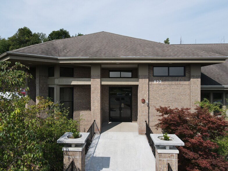 822 Centennial Way, Lansing, MI à vendre - Photo du bâtiment - Image 2 de 8