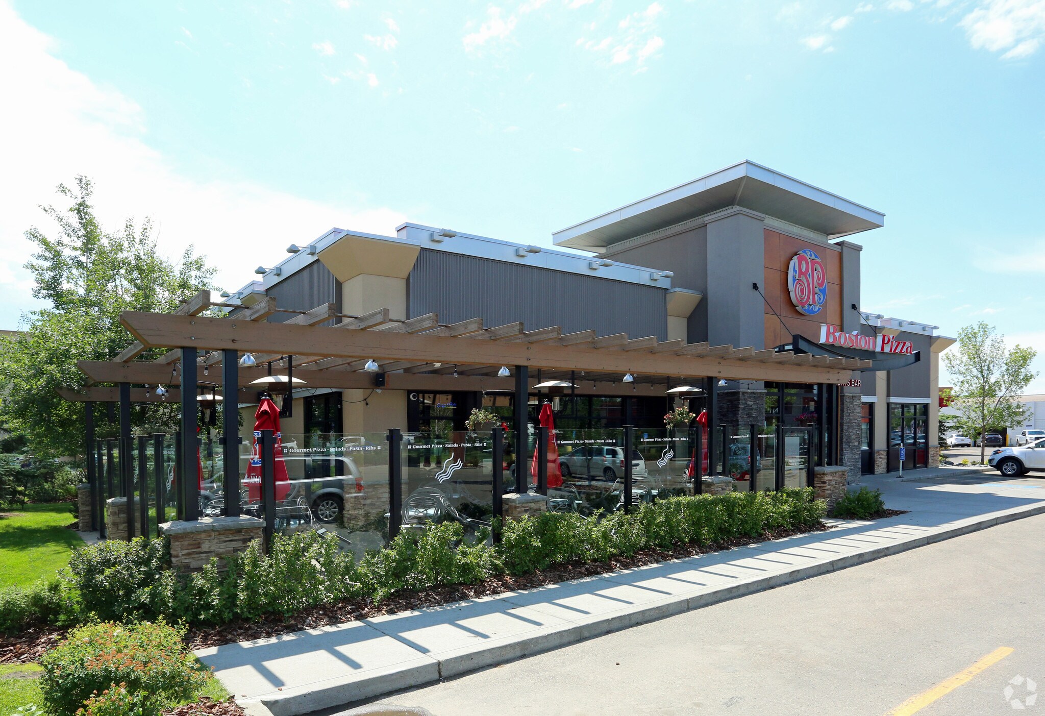 9703 137th Ave NW, Edmonton, AB for sale Primary Photo- Image 1 of 1