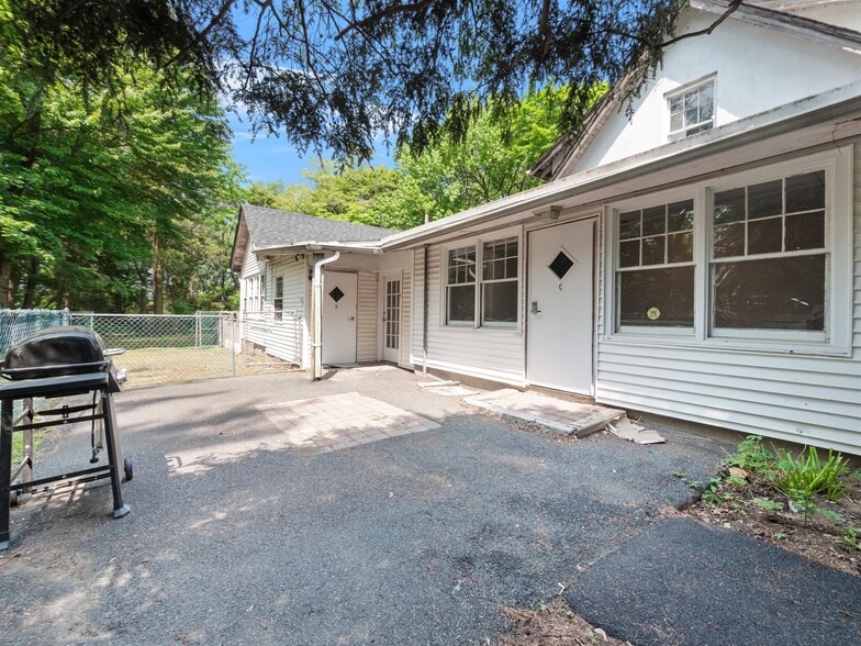 247 N Middletown Rd, Pearl River, NY for sale - Primary Photo - Image 1 of 34