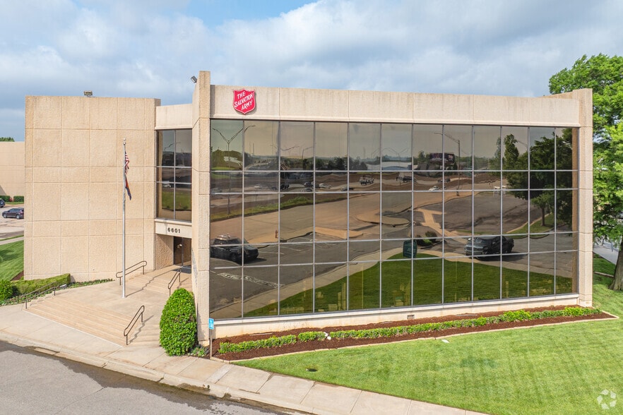 6601 N Broadway Ext, Oklahoma City, OK for lease - Primary Photo - Image 1 of 8